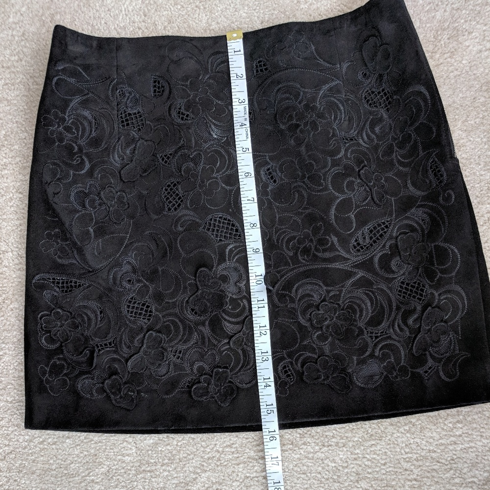 Black SUEDE skirt floral detail skirt XS - Picture 7 of 7